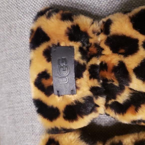 Ugg mittens - Picture 2 of 5